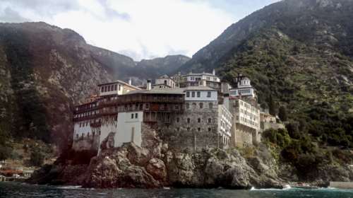 Κορονοϊός: Ανησυχία στο Άγιο Όρος - Ανεμβολίαστο το 60% των μοναχών - 9 θάνατοι μέχρι σήμερα [Βίντεο]