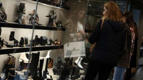 Αντιδρούν οι έμποροι της Αθήνας στα νέα μέτρα: Ανέφικτος ο έλεγχος των καταναλωτών από τους εργαζόμενους