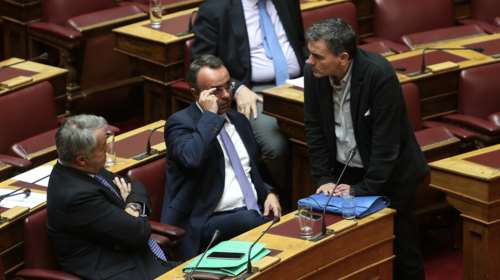 Καβγάς Σταϊκούρα - Τσακαλώτου για την πρώτη κατοικία: &quot; Είστε υπέρμαχος των πλειστηριασμών - Δεν την προστατεύετε&quot;