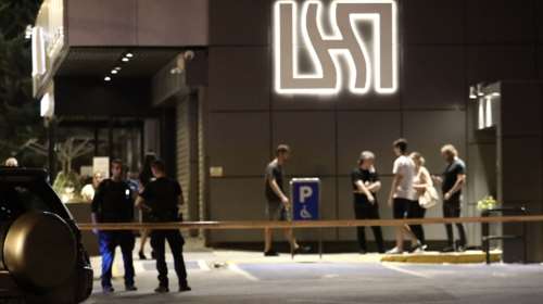 Μαφιόζικο χτύπημα στη Βούλα: Άγνωστοι πυροβόλησαν 50χρονο έξω από φούρνο [Εικόνες - Βίντεο]