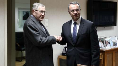 Συνάντηση Σταϊκούρα - Ρέγκλινγκ υπό το φόβο ...κορονοϊού: Χαιρετισμός με μέτρα προστασίας