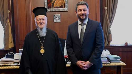 Νίκος Ανδρουλάκης: Συνάντηση με τον Πατριάρχη Βαρθολομαίο στο Φανάρι - Το δώρο και το βίωμα από το σχολείο [Εικόνες]