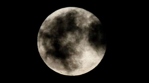 Πανσέληνος και έκλειψη παρασκιάς Σελήνης: Τι ώρα κορυφώνεται απόψε το &quot;μαγικό&quot; φαινόμενο