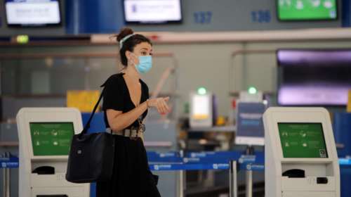 Handelsblatt: Ο κορονοϊός ταξιδεύει, οι παραθεριστές τον φέρνουν στην Ελλάδα