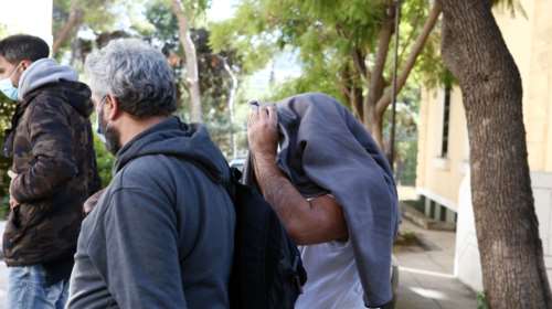 Μοσχάτο: Τα &quot;έριξε&quot; στις &quot;Άγριες Μέλισσες&quot; ο καθηγητής μετά την καταδίκη - Τι είπε για το &quot;μας φούντωσες&quot; στη 12χρονη