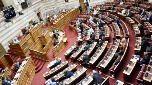 Βουλή: Ψηφίστηκε το νομοσχέδιο για την ιθαγένεια - Στη συζήτηση ο νόμος για Χρυσή Αυγή