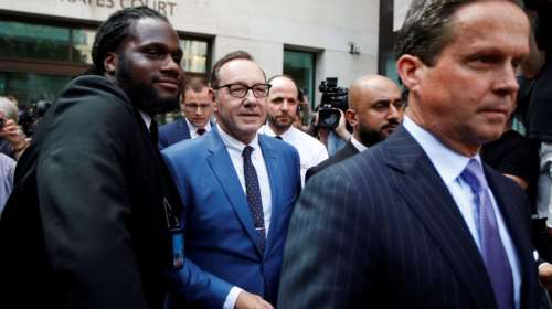 Κέβιν Σπέισι: Δικάζεται στη Βρετανία - Αρνείται τις κατηγορίες για σεξουαλική κακοποίηση τριών ανδρών