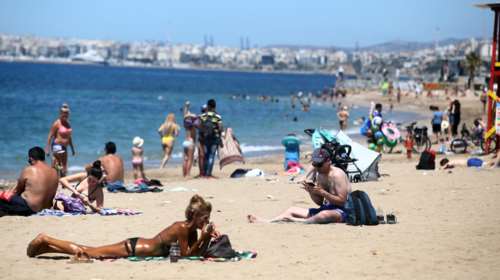 Ανεβαίνει η θερμοκρασία ανήμερα του Αγίου Πνεύματος - Καιρός για... παραλία σε όλη τη χώρα