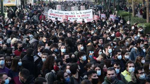 Απίστευτος κορονο-συνωστισμός στο συλλαλητήριο στην Αθήνα για την αστυνομία στα ΑΕΙ [εικόνες]