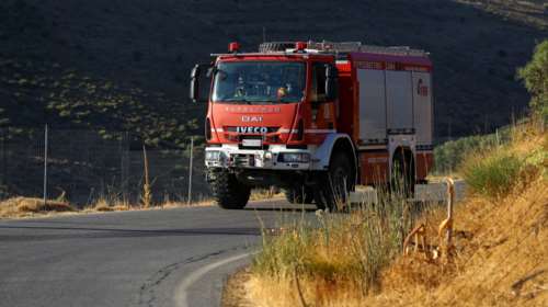 Φωτιά στη βιομηχανική περιοχή της Σίνδου - Κάηκε ολοσχερώς αποθηκευτικός χώρος