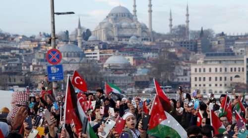 "Στήριξη στην Παλαιστίνη, κατάρα στο Ισραήλ": Χιλιάδες διαδήλωσαν στην Κωνσταντινούπολη υπέρ των Παλαιστινίων