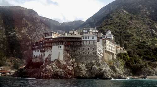 Άγιο Όρος: Νεκροί από κορονοϊό δύο ακόμη μοναχοί