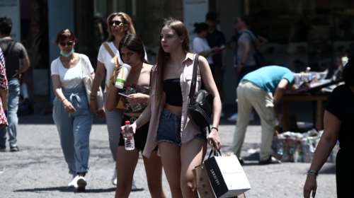 Κορονοϊός: Χαλάρωσαν οι Έλληνες - Λιγότεροι από τους μισούς τηρούν όπως πριν τα μέτρα προστασίας