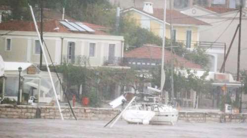 Κακοκαιρία Ιανός: Σε κατάσταση έκτακτης ανάγκης Κεφαλονιά, Ζάκυνθος και Ιθάκη