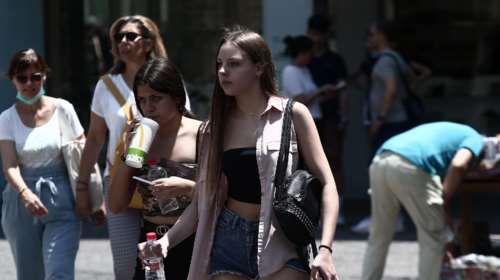 Κορονοϊός: Πιο &quot;νεανικός&quot; ο ιός τον Ιούλιο - 106 παιδιά θετικά μέσα σε δύο μήνες