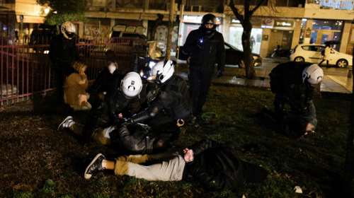 Επεισόδια στη Θεσσαλονίκη: Πετροπόλεμος, μολότοφ και χημικά μετά το πανεκπαιδευτικό συλλαλητήριο [βίντεο]