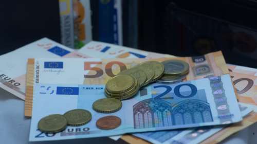 Ρόδος: Της έκοψαν πρόστιμο... 6.648.444 ευρώ - &#39;&#39;Επειδή δεν έχω κάρτα, θα σας πληρώσω μετρητά&#39;&#39; [εικόνες]