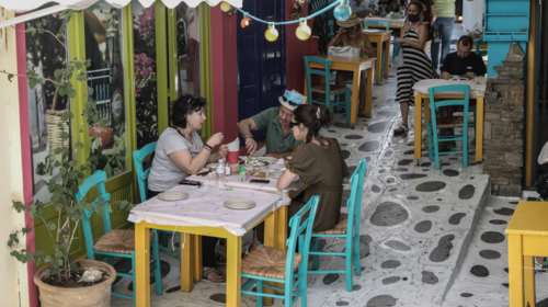 Αγγλόφωνα ΜΜΕ εξυμνούν την Τήνο: Δεν υπάρχει μέρος σαν αυτό το ελληνικό νησί