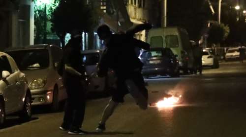 Επεισόδια στην Αχαρνών: Επίθεση με πέτρες και ξύλα σε σύνδεσμο του ΠΑΟ - Δύο τραυματίες