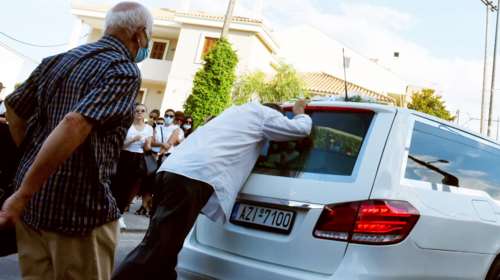 Έγκλημα στη Φολέγανδρο: Ράκος ο πατέρας της Γαρυφαλλιάς - &quot;Σκότωσε το κορίτσι μου, να σαπίσει στη φυλακή&quot;