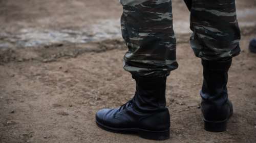 Εύβοια: Φαντάρος πήγε να ψηφίσει και συνελήφθη γιατί είχε χτυπήσει την κοπέλα του