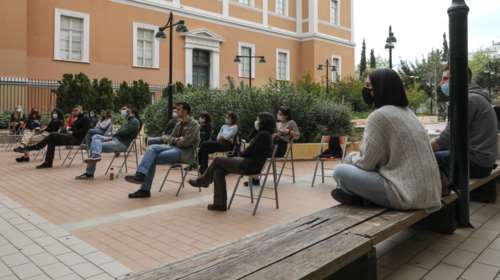 &quot;Εμείς σεξ πότε θα κάνουμε;&quot;: Φοιτητές της Νομικής καταγγέλλουν καθηγητή για σεξουαλική παρενόχληση