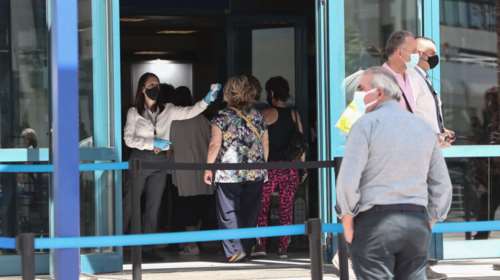 Περιστέρι: Προκλητικός 25χρονος προσπάθησε να δωροδοκήσει νοσηλεύτρια για να του κάνει εικονικό εμβολιασμό