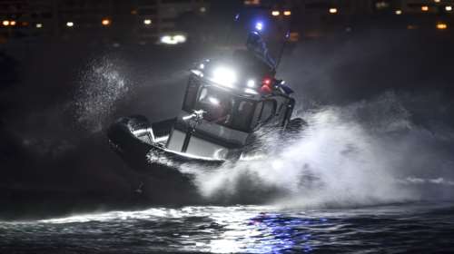 Πύλος: Τέλος στο θρίλερ με το ιστιοφόρο με τους 60 μετανάστες-  Πέρασε σε περιοχή ευθύνης της Ιταλίας