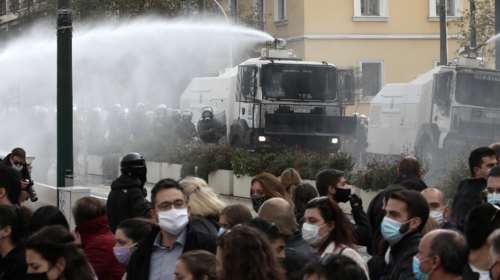 Πολυτεχνείο: Ένταση και επεισόδια σε όλη τη χώρα εν μέσω πανδημίας - Η εξήγηση του Χρυσοχοΐδη για τις πορείες του ΚΚΕ [Βίντεο]
