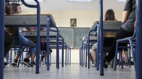 Σχολεία: Σχέδιο για μείωση της ύλης σε Γυμνάσια και Λύκεια και ματαίωση προαγωγικών - Παράταση της χρονιάς