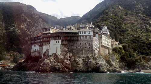 Το Άγιο Όρος σε γραμμή... Μποφίλιου για την Ουκρανία: Προσευχόμαστε για ειρήνη σε όλον τον κόσμο - Λέξη κατά της Ρωσίας