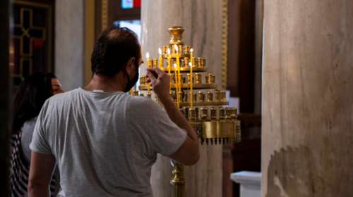 Φλώρινα: &quot;Πείθουν κόσμο να μην εμβολιαστεί, τους λένε ότι θα γίνουν νεομάρτυρες&quot; - Καταγγελία σοκ καρδιολόγου