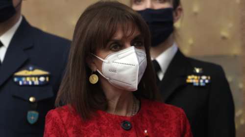 Σακελλαροπούλου: Στην πρωτοχρονιάτικη δοξολογία στον Καθεδρικό Ναό των Αθηνών [Εικόνες]