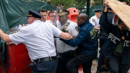 Χάος στη Νέα Υόρκη: Influencer έταξε δωρεάν υπολογιστές και κονσόλες και ξέσπασαν άγρια επεισόδια [εικόνες]