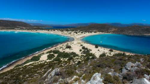 Στην Ελαφόνησο το Γαλλικό Πρακτορείο για τον εμβολιασμό και την απαράμιλλη ομορφιά της: Το 70% έκανε και τη 2η δόση