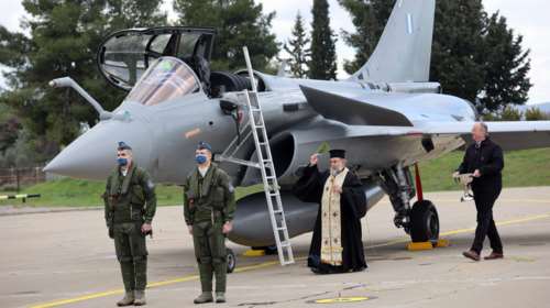 Πανζουρλισμός στο Twitter με τον αγιασμό των Rafale: &quot;Για επιπλέον ιπποδύναμη στις υψηλές στροφές&quot;