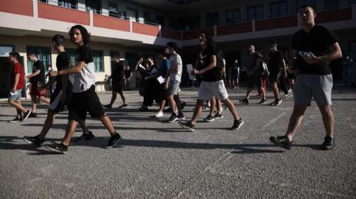 Αύριο το &quot;πρώτο κουδούνι&quot; της νέας σχολικής χρονιάς -  Οι αλλαγές με την επέκταση του ωραρίου και τη χρήση μάσκας