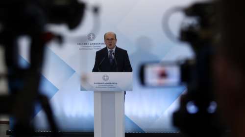 Οι 8 μεγάλες αλλαγές στον ΕΦΚΑ: Προσλήψεις, πριμ παραγωγικότητας και διερεύνηση των καταγγελιών πολιτών