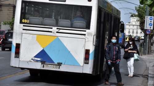 Καταγγελία σοκ από ΑμΕΑ: &quot;Παρακαλούσα τον οδηγό του λεωφορείου και δεν άνοιγε τη ράμπα&quot; [Βίντεο]