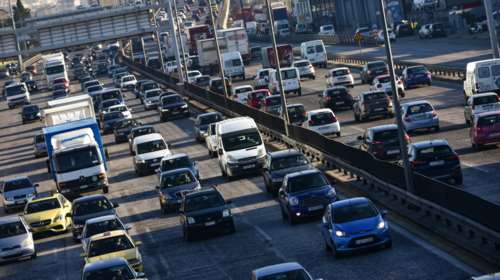 Χαμός στην εθνική οδό - Μποτιλιάρισμα χιλιομέτρων και απίστευτη ταλαιπωρία για οδηγούς [live η κίνηση]