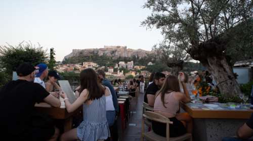 Κορονοϊός: &quot;Στο κόκκινο&quot; με 679 νέα κρούσματα η Αττική και με 293 η Θεσσαλονίκη - Ψηλά Κρήτη και Αχαΐα