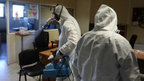 Σε επιφυλακή η ΕΕ για τη μετάδοση του κορονοϊού μέσω του αέρα - Στο &quot;μικροσκόπιο&quot; συστήματα εξαερισμού και χώροι εργασίας