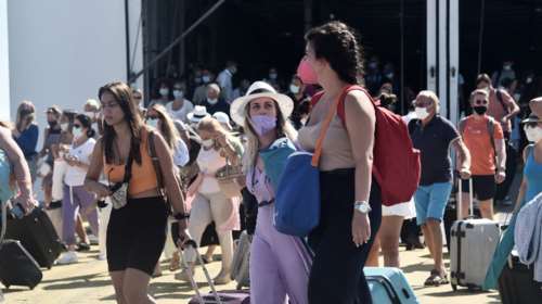 Εμβολιασμοί: Ούτε οι μισοί νέοι 18-29 ετών δεν έχουν εμβολιαστεί - Τα ποσοστά ανά ηλιακή ομάδα