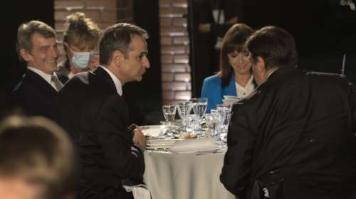 Οι Ευρωπαίοι ηγέτες στους κήπους του Προεδρικού Μεγάρου - Επίσημο δείπνο για τα 40 χρόνια από την ένταξη στην ΕΕ [εικόνες]