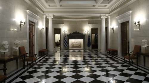 Καυστική απάντηση Μαξίμου για την πρόταση αργίας Τσίπρα λόγω καύσωνα: Λαϊκισμός και γραφικότητα πάνε χέρι-χέρι