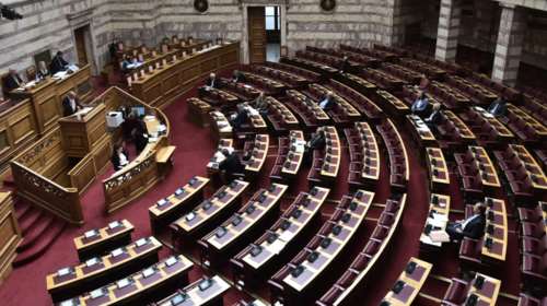 Βουλή: Ψηφίστηκαν τα μέτρα στήριξης για εργαζόμενους και επιχειρήσεις