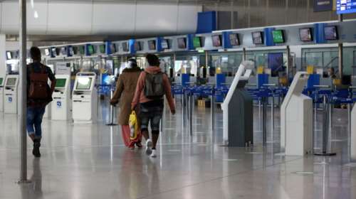 Πιστοποιητικά εμβολιασμού: Συνεργασία Κομισιόν και ΠΟΥ για να αναγνωρίζονται παντού στον κόσμο