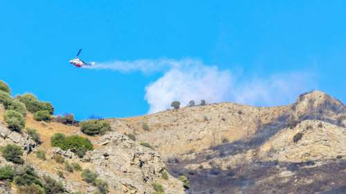 Φωτιά στο Ρέθυμνο: Σε εξέλιξη η πυρκαγιά στην Ορνέ - Συγκρατημένα αισιόδοξοι οι πυροσβέστες