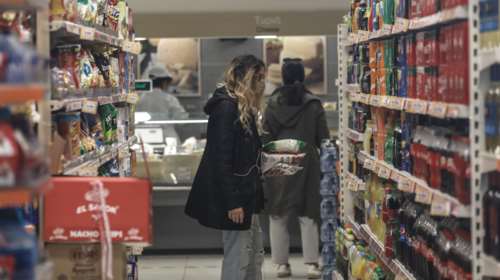 Σούπερ μάρκετ: Νέο ωράριο από σήμερα - Ανοιχτά μέχρι τις 10:30 το βράδυ