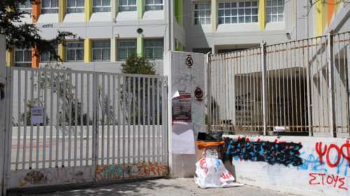 Μακρή: Αποκλείονται από την τηλεκπαίδευση οι μαθητές που κάνουν κατάληψη [βίντεο]